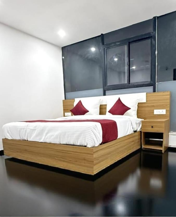 Hotel Modern Town à New Delhi Extérieur photo