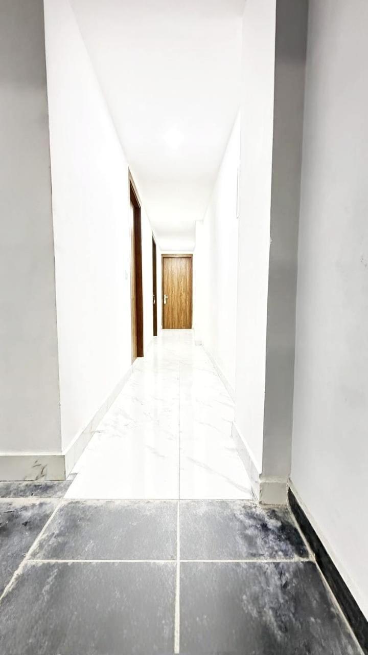 Hotel Modern Town à New Delhi Extérieur photo